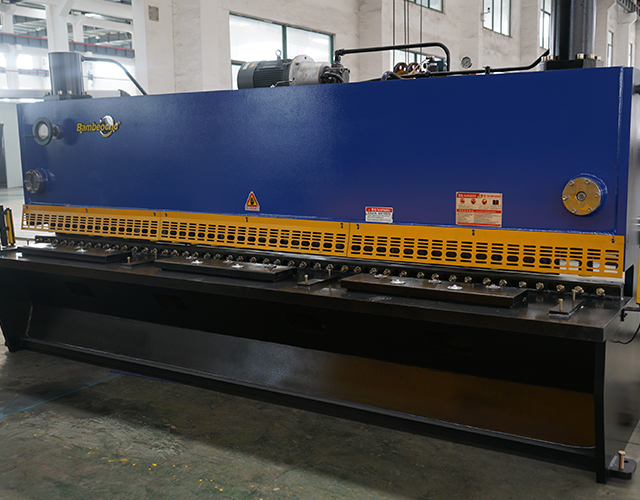 Placa de corte de máquina de corte de guillotina CNC calificada de 16x2500 CNC