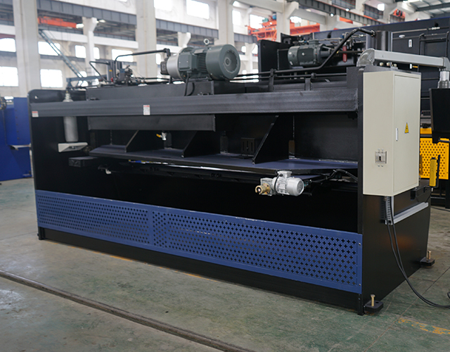 Máquina de cizallamiento CNC de 10x4000mm Guillotina de acero para la venta